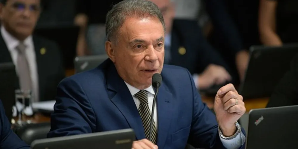 O senador Alvaro Dias é autor do Projeto de Lei 585/2019
