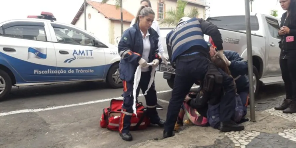 Vítima sofreu apenas lesões leves e foi encaminhada ao hospital pelo Samu