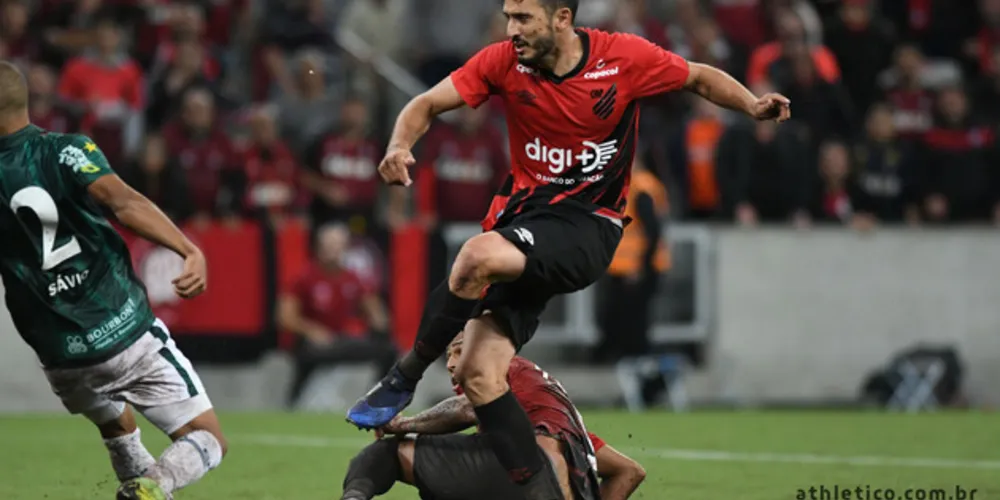 Com o título, Furacão vai decidir o Paranaense com o Toledo
