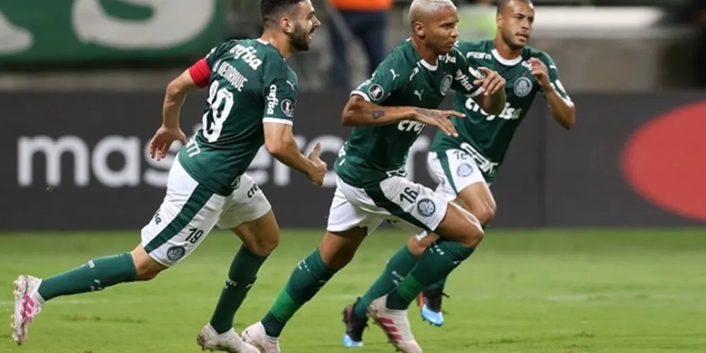 Deyverson abriu o caminho para a vitória palmeirense ainda no primeiro tempo