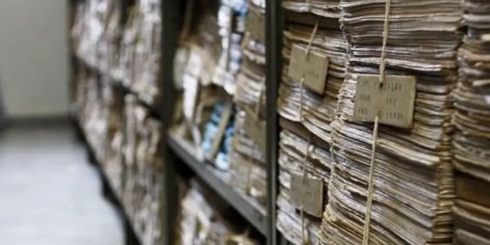 Instituição guarda livros de chamada, documentos de matrícula e diários de classe, desde 1959