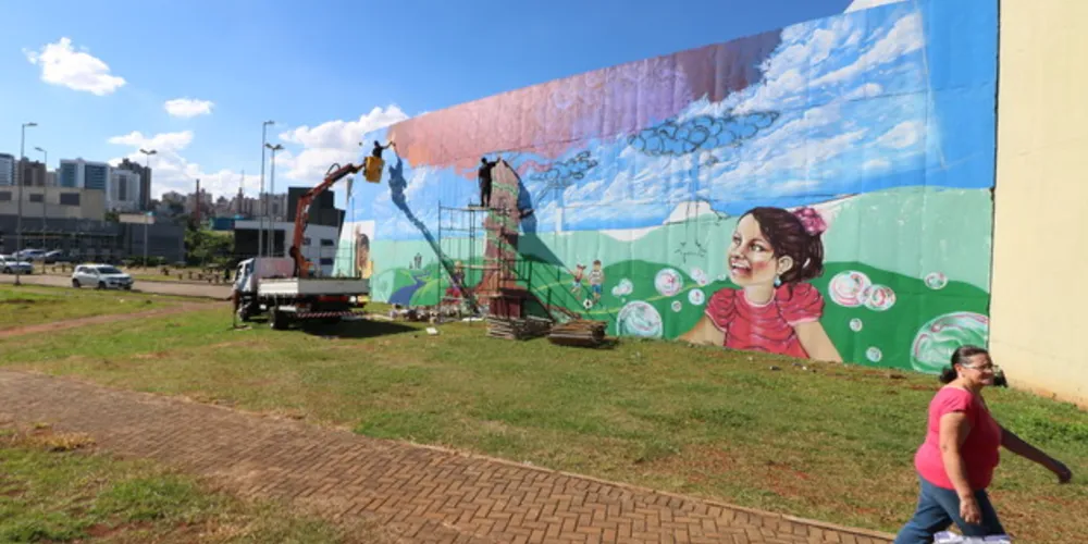 Talento de artistas de Ponta Grossa e de Curitiba transforma as paredes externas da Arena Multiuso