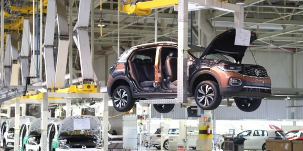 Produção de automóveis foi destaque no mês