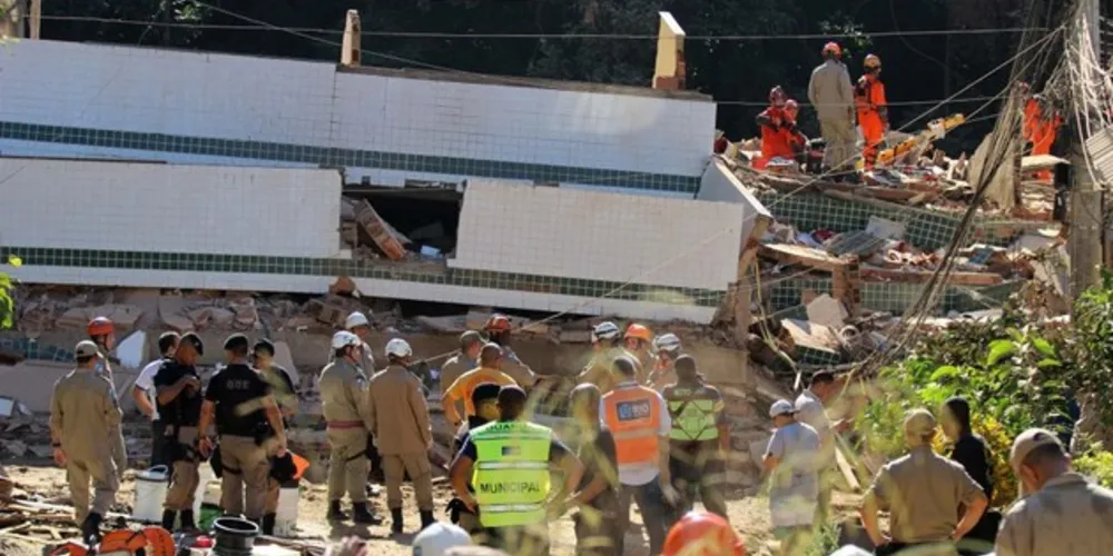  Construções eram irregulares e tiveram as obras interditadas em 2018