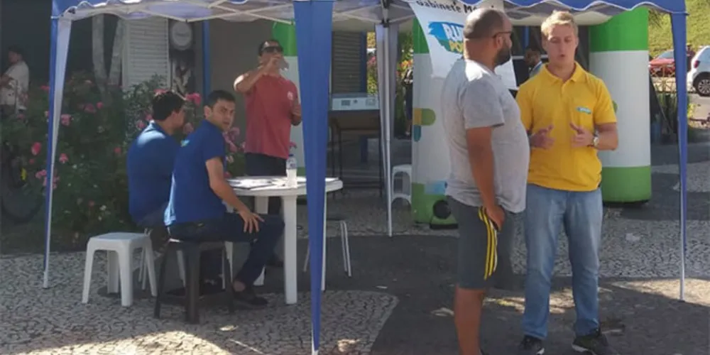Vereador esteve neste sábado para atender a população e comerciantes no centro da cidade