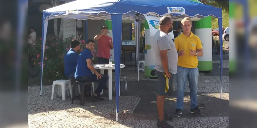 Vereador esteve neste sábado para atender a população e comerciantes no centro da cidade