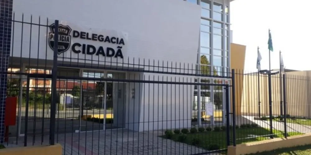 Motociclista disse que cochilou e perdeu o controle da direção antes de invadir a calçada