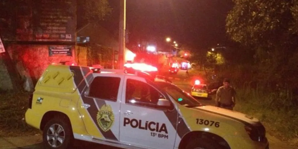 Eles levaram o veículo e partiram em direção ao bairro Tatuquara, sendo encontrados pelas equipes da PM