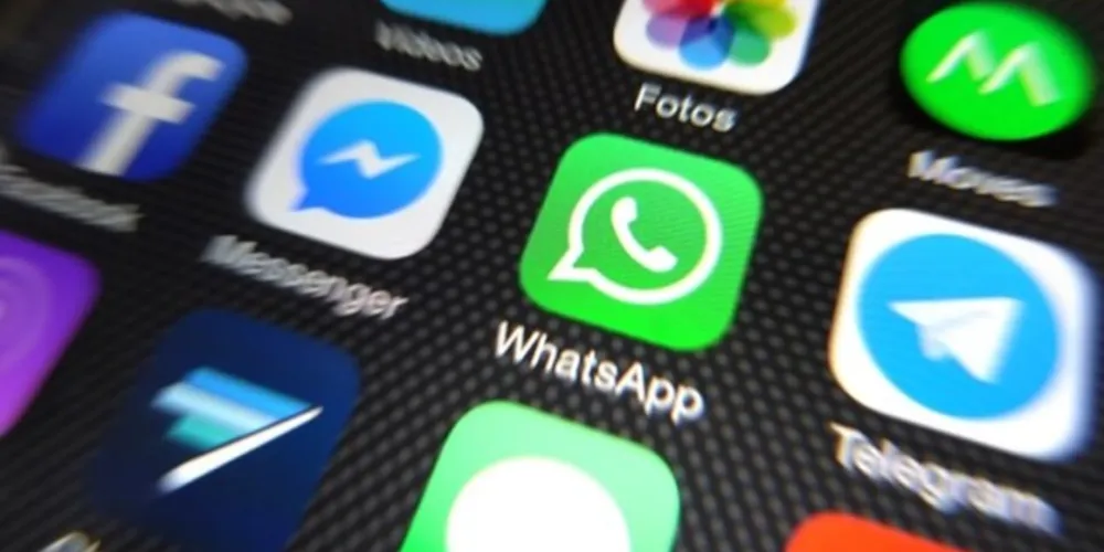 A empresa planeja integrar os aplicativos de mensagem, permitindo que um usuário do Facebook consiga conversar com alguém que só usa o WhatsApp