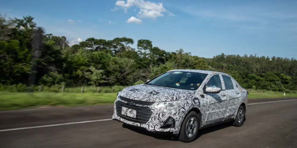 Novo sedã em desenvolvimento no Campo de Provas da GM no Brasil 