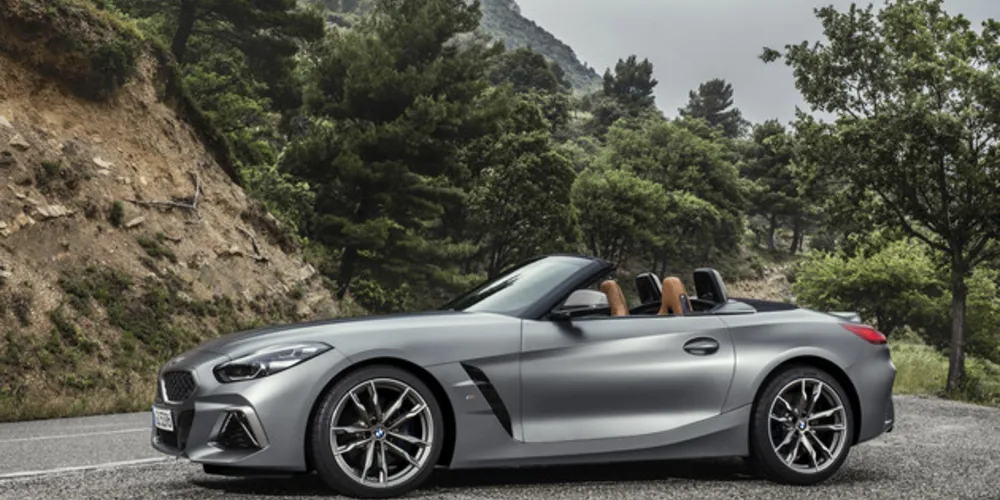 O conjunto motriz do roadster está apto a levá-lo do 0 (zero) aos 100 km/h em 5,4 segundos 