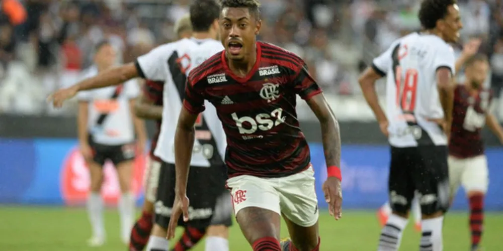 Bruno comemora gol com a torcida