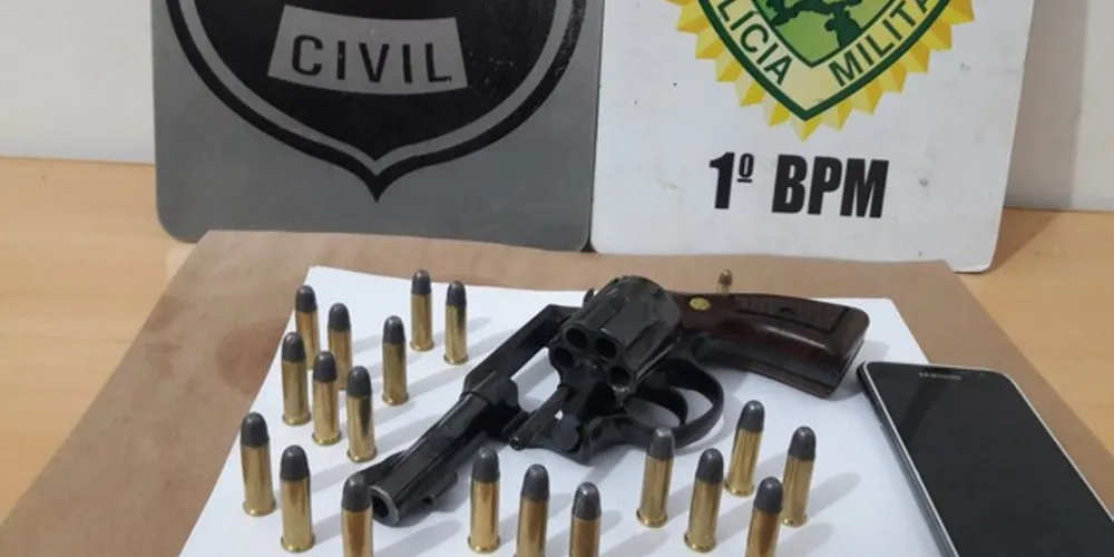Arma usada no crime foi apreendida pela polícia na casa do suspeito