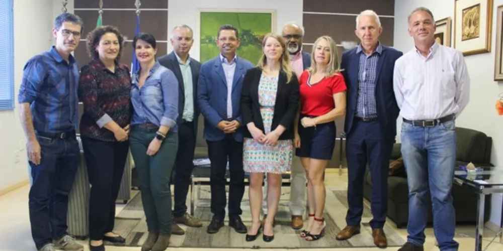 Iniciativa foi organizada pelo programa Paraná Fala Inglês (PFI) em parceria com o Escritório de Relações Internacionais (ERI).