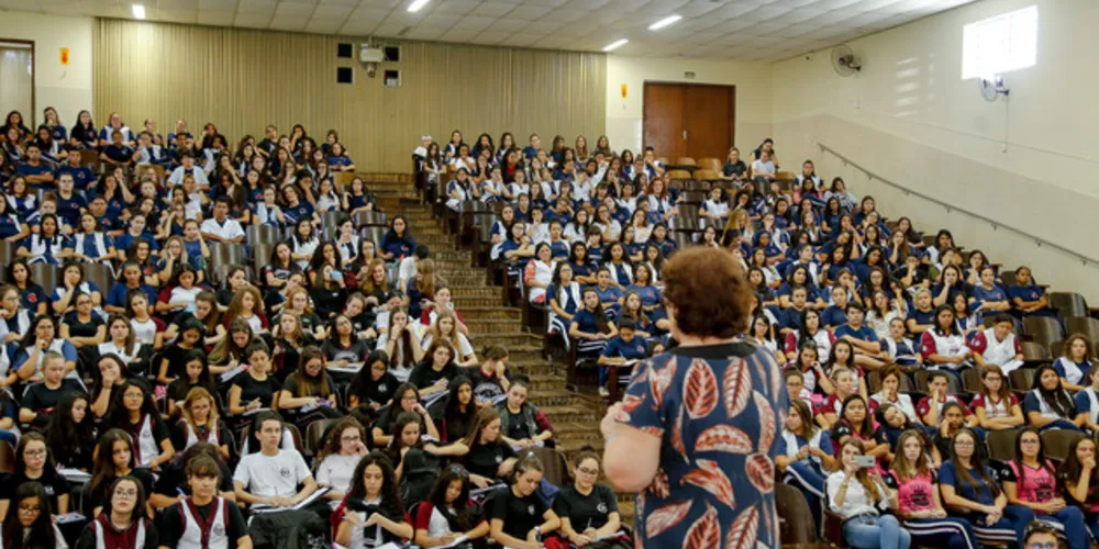 Formação aconteceu nesta segunda-feira (15) para alunos do magistério do Colégio Santana e do Instituto de Educação 