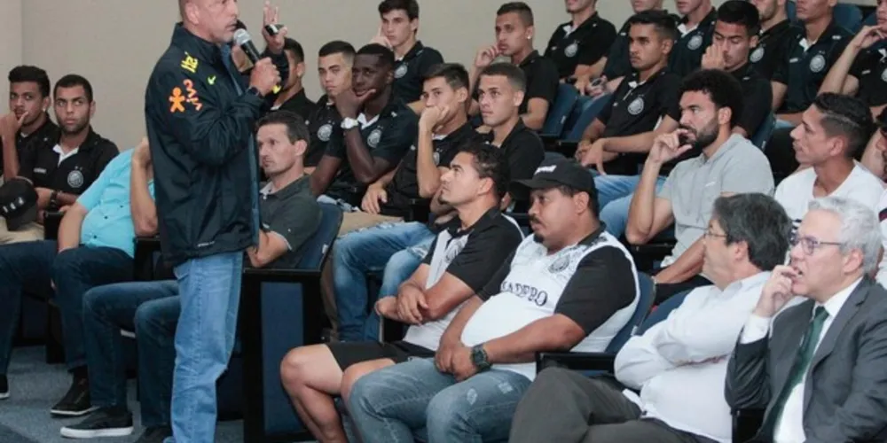 Aula aos jogadores foi ministrada por representante da CBF