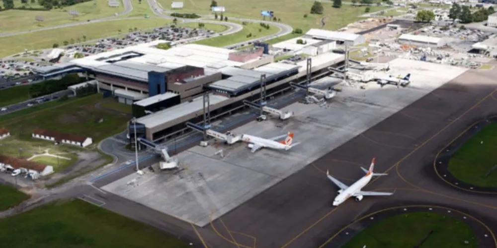 Menino embarcou no Aeroporto Afonso Pena, em São José dos Pinhais