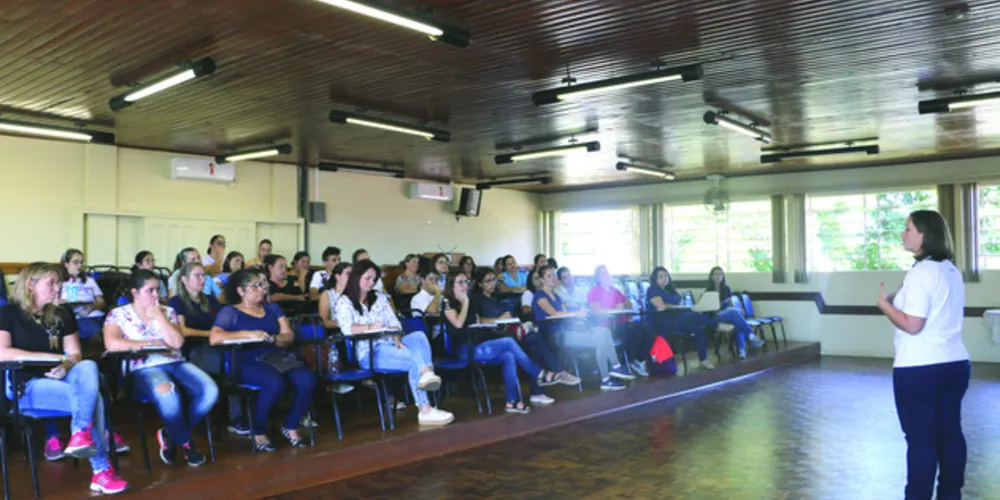 Lançamento foi realizado nesta quarta-feira no auditório da Secretaria de Educação.