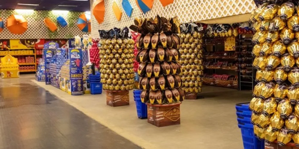 Diversidade de marcas e tamanhos nos ovos de chocolate, além de facilidade de pagamento, são alguns dos motivos para o aumento