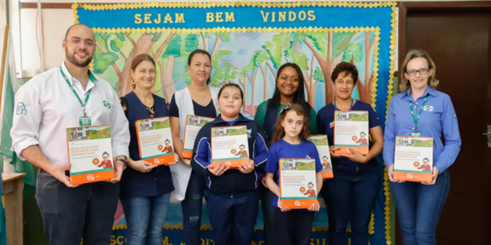 Durante as aulas, diversas temáticas sobre educação ambiental são trabalhadas, como uso de recursos naturais