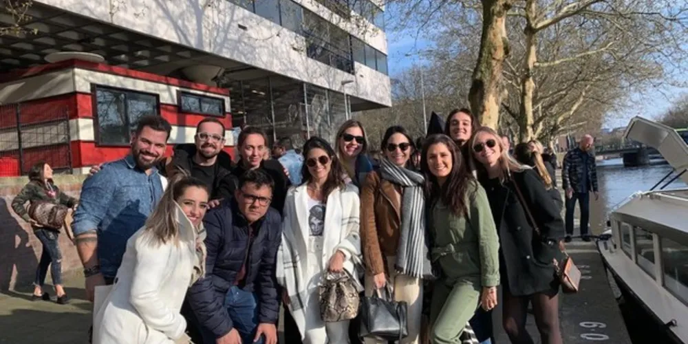 Ao lado de diferentes empresários, Amanda Riquerme destaca oportunidades da viagem