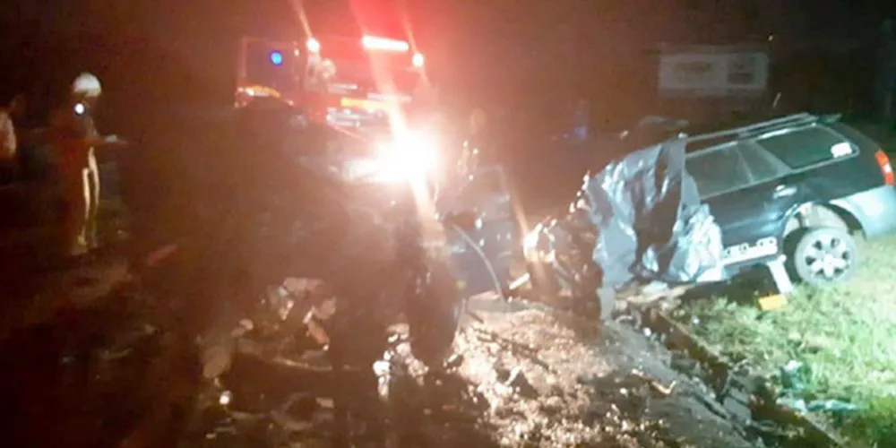 Quatro pessoas estavam em um carro e um casal ocupava o outro veículo