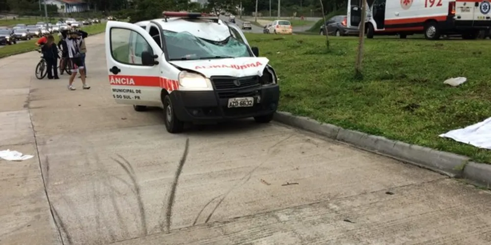 A ambulância transportava um passageiro de São Mateus do Sul para o Hospital Angelina Caron