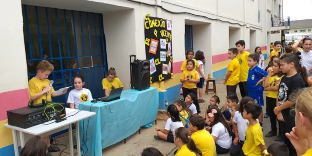 Imagem ilustrativa da imagem Rádio escolar movimenta quinto ano em Castro