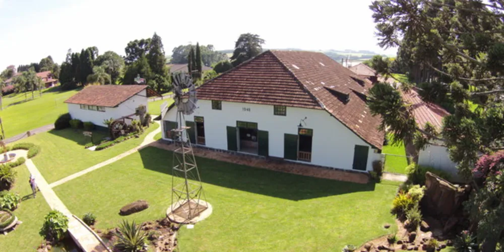 Parque Histórico de Carambeí que é o maior museu histórico a céu aberto do Brasil.