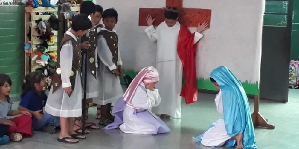 Imagem ilustrativa da imagem Escola de Ponta Grossa revive a Paixão de Cristo