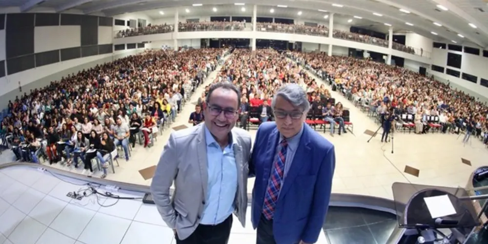 Palestra foi promovida pela UniCesumar e reuniu alunos da instituição, colaboradores e a comunidade.