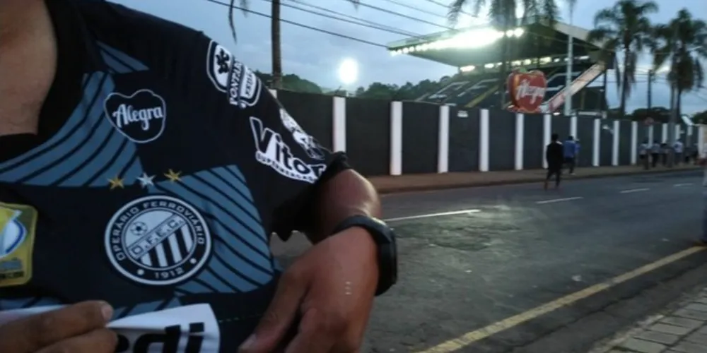 Imagem ilustrativa da imagem Torcida faz a festa na estreia do Operário na Série B