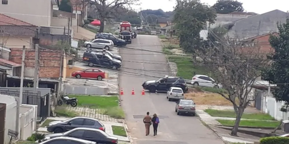 Menino é mantido refém pelo próprio pai, de 42, dentro de casa no bairro Santa Cândida