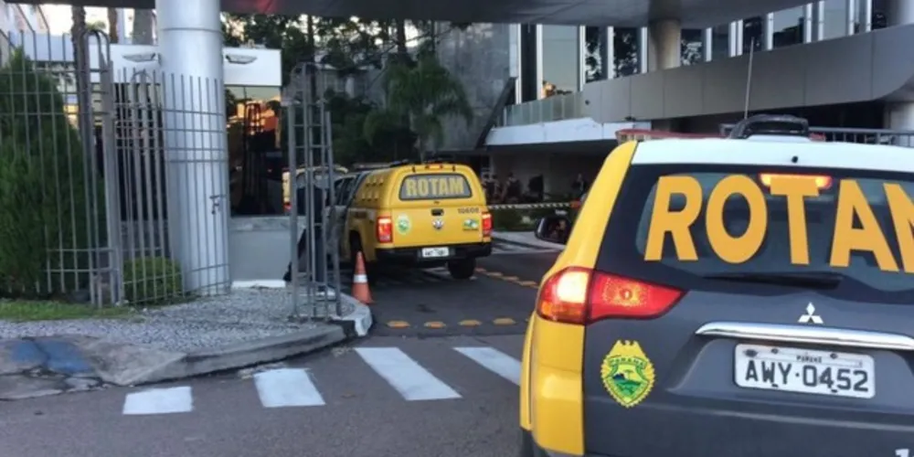 Toda a região do Centro Cívico, em Curitiba, está isolada desde às 7 horas