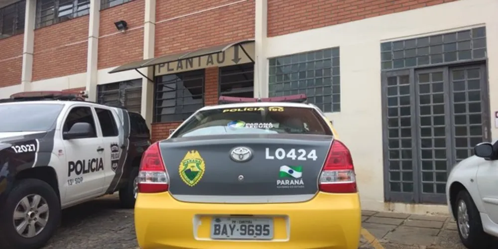 Suspeito foi encontrado pela PM ainda na residência e foi preso em flagrante