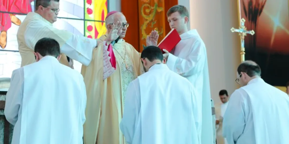 Imagem ilustrativa da imagem Diocese ganha três novos diáconos   