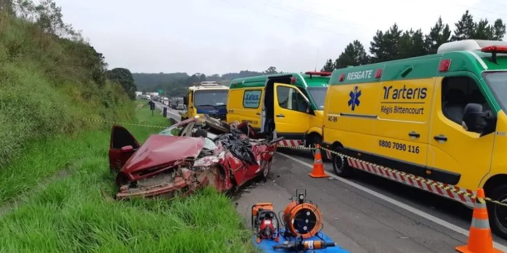 Montana colidiu violentamente na traseira de caminhão