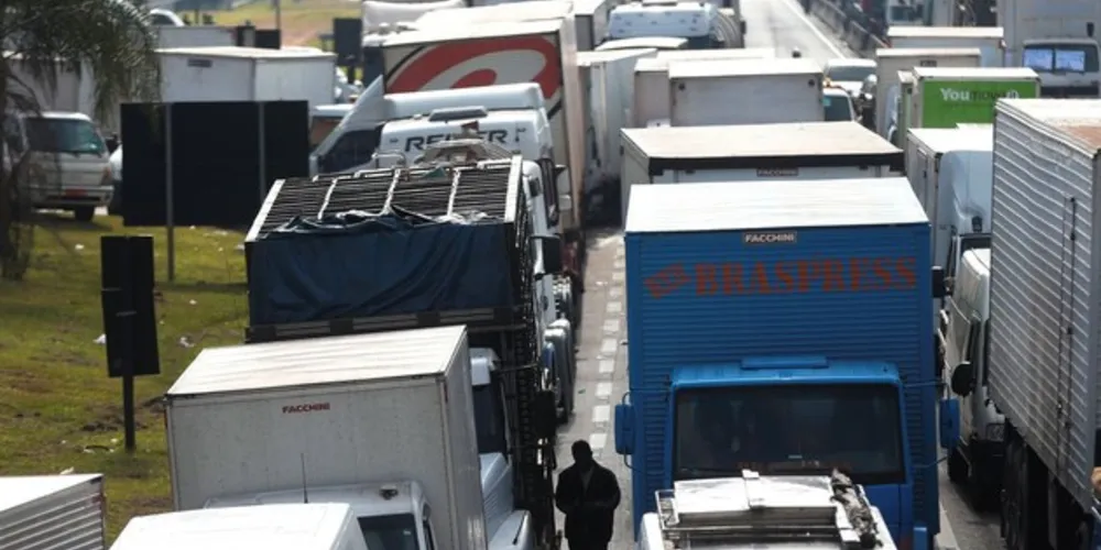 Nenhum caminhoneiro autônomo pode ser multado caso transporte cargas no valor abaixo do piso mínimo de frete