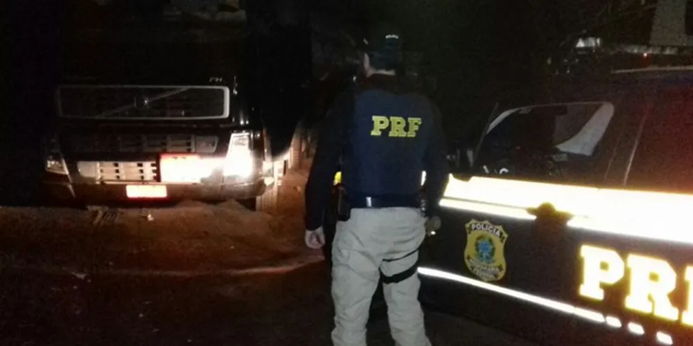 Caminhoneiro escapou ileso e bandidos fugiram sem conseguir pegar o etanol