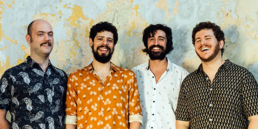 Dingo Bells é uma banda de canções pop e rock da nova cena brasileira formada 