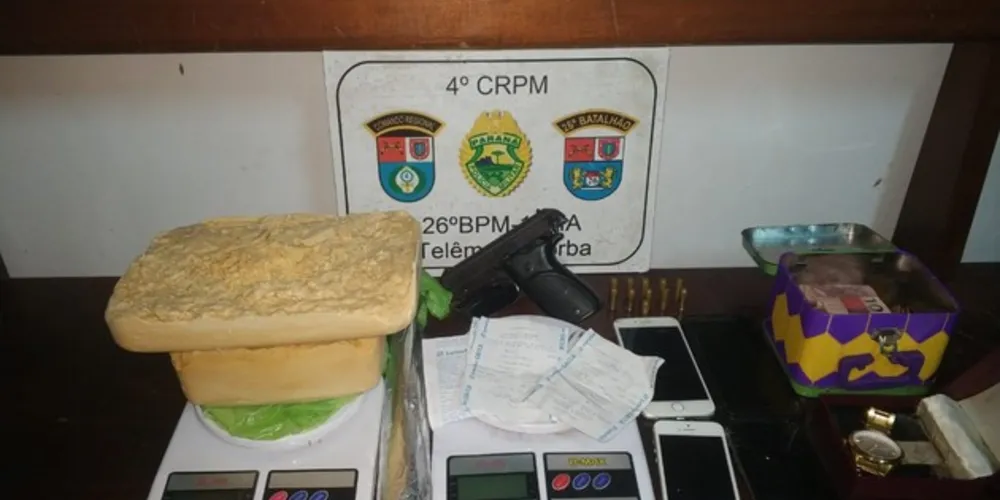Mais de dois quilos de crack foram apreendidos pela PM durante as buscas na residência