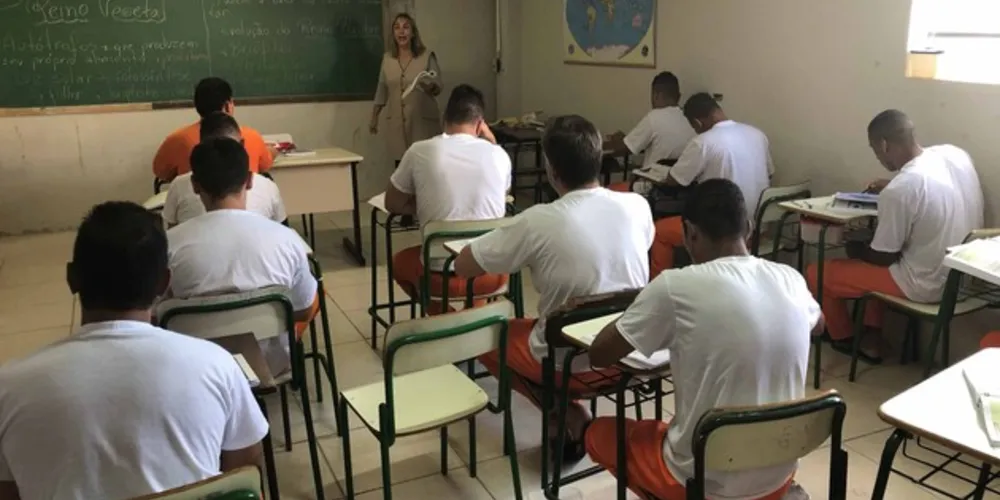 O Depen tem sob custódia 21.508 presos atualmente. Desses, 10.264 praticam algum tipo de estudo