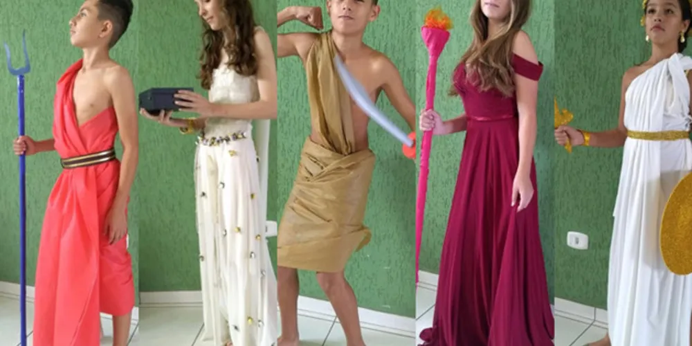 Imagem ilustrativa da imagem Mitologia transforma alunos em estátuas vivas