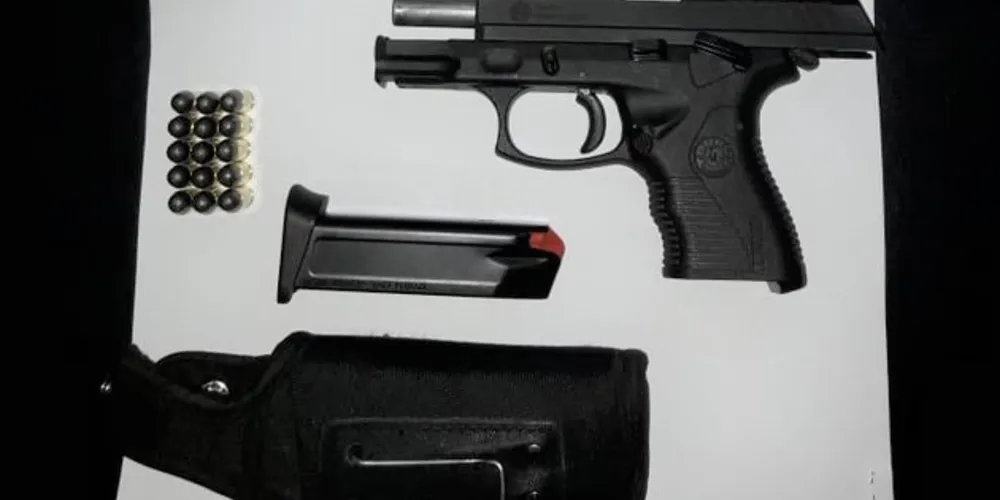 O suspeito foi flagrado num estabelecimento na Vila Rio Branco, após uma denúncia anônima relatar o delito