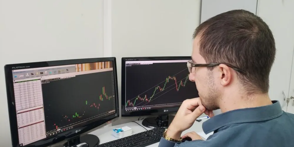 O assessor de investimentos da Apollo, João Guilherme Penteado explica que  os fundos são listados em bolsa e negociados em todo o Brasil