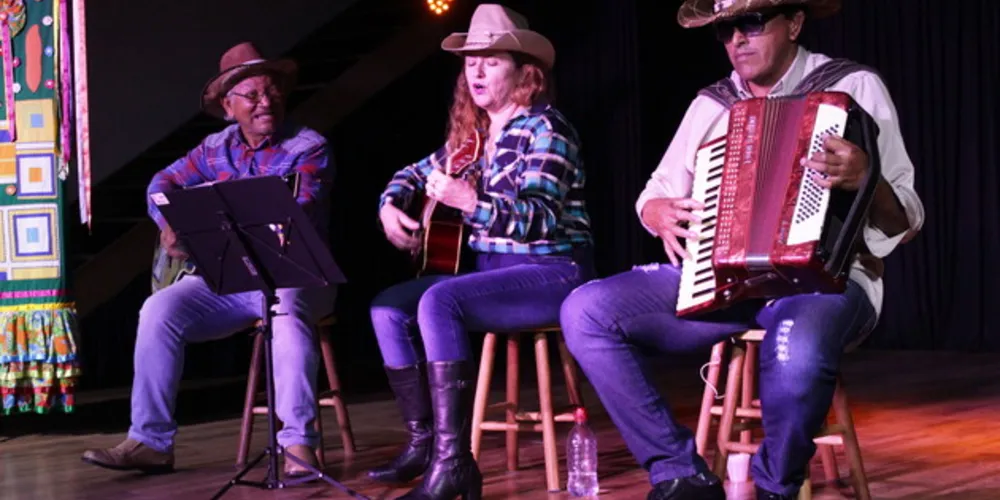 A abertura contou com a apresentação do grupo de música caipira Capim Limão, que surgiu do encontro de três músicos que se conheceram no projeto Sons da Terra