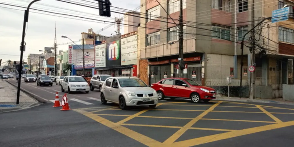 Alterações nos sentidos das vias geraram várias reclamações de motoristas e lojistas da região central
