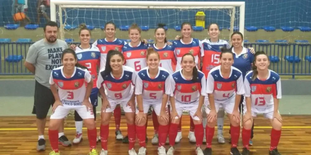 Equipe adulta vence de 14 a 1 e lidera grupo A