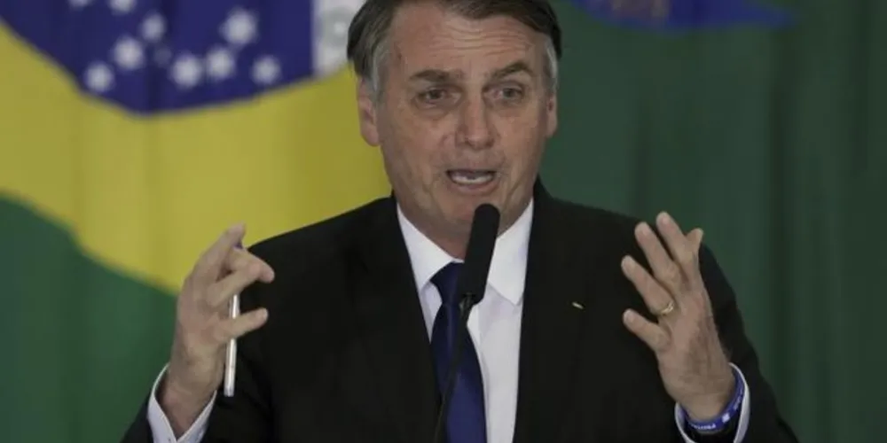 Ao assinar o texto, Bolsonaro disse que "ninguém está liberando a caça no Brasil, antes que peguem isso para dize