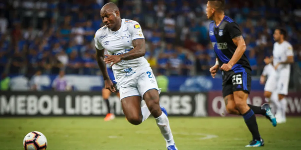 Sassá marcou o gol dos mineiros, mas não foi suficiente para evitar a derrota